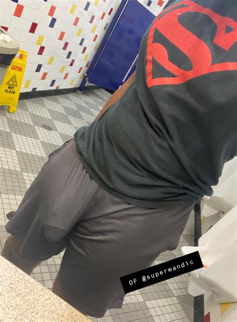 daddys bulge|Bulge in the locker room .